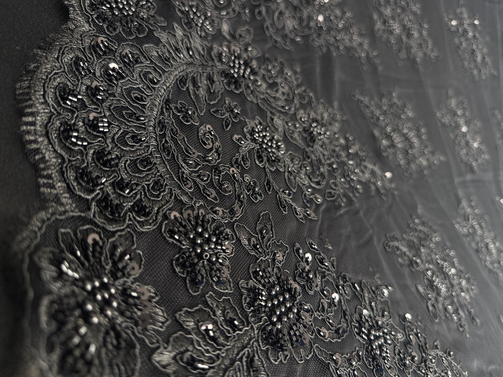 Tissu perlé motif dentelle